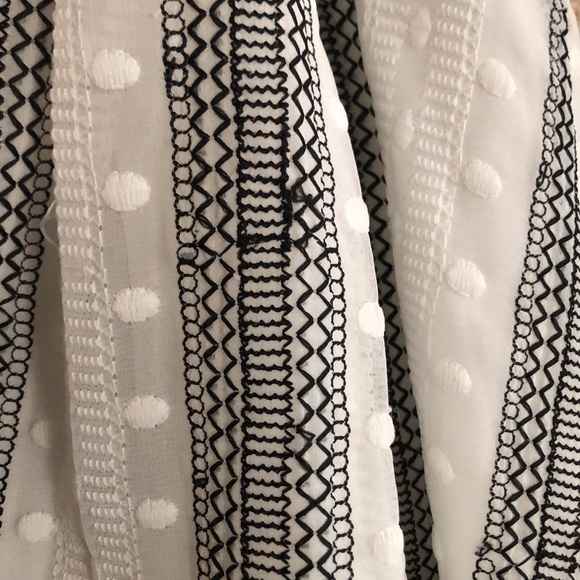 Adeline Rae Size Xs white lace dress with black stitching - Picture 5 of 8